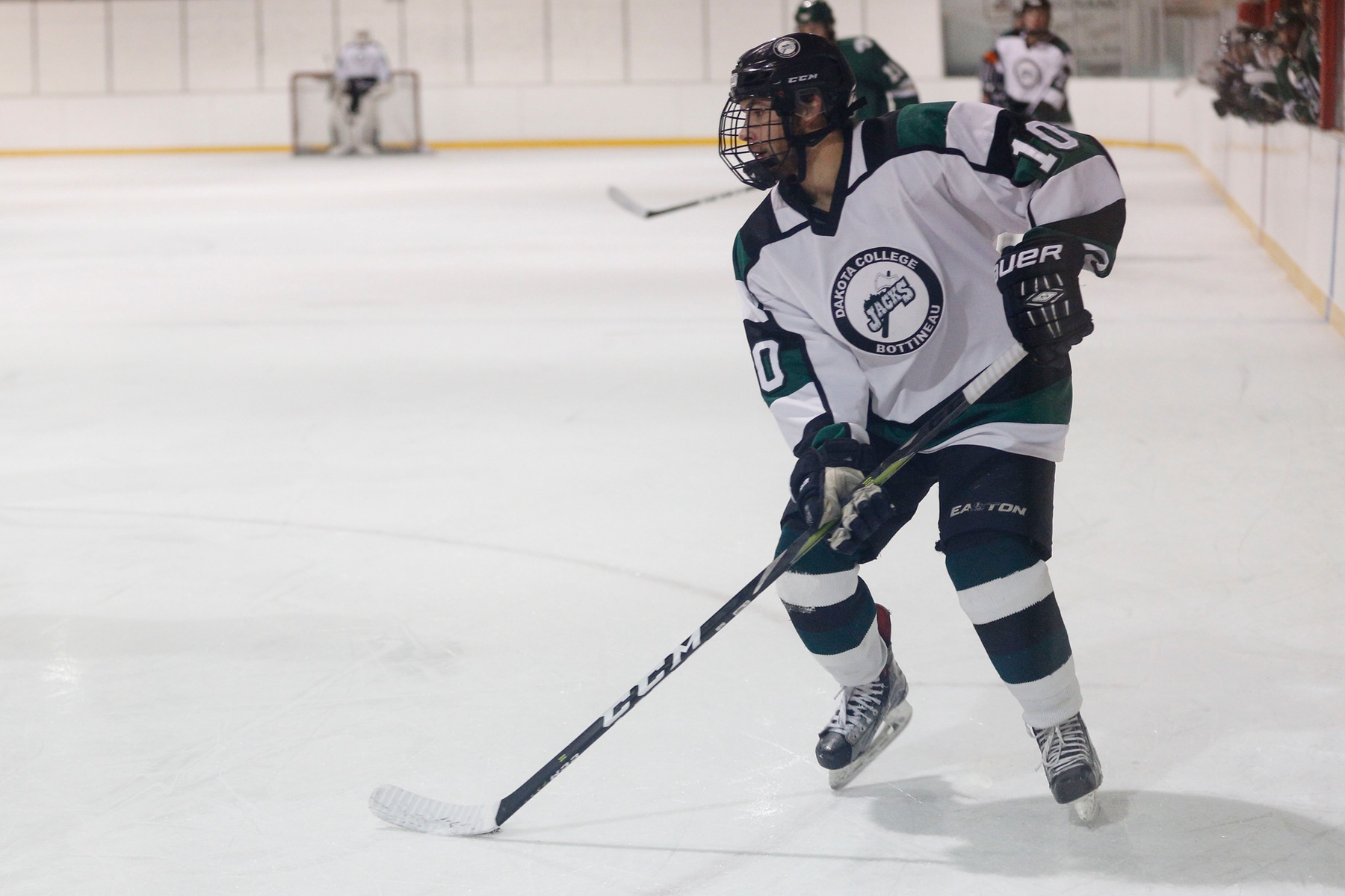Wade Thompson picked up 3 goals and 2 assists in a pair of weekend wins for DCB. He now has 10 goals and 18 points on the season.