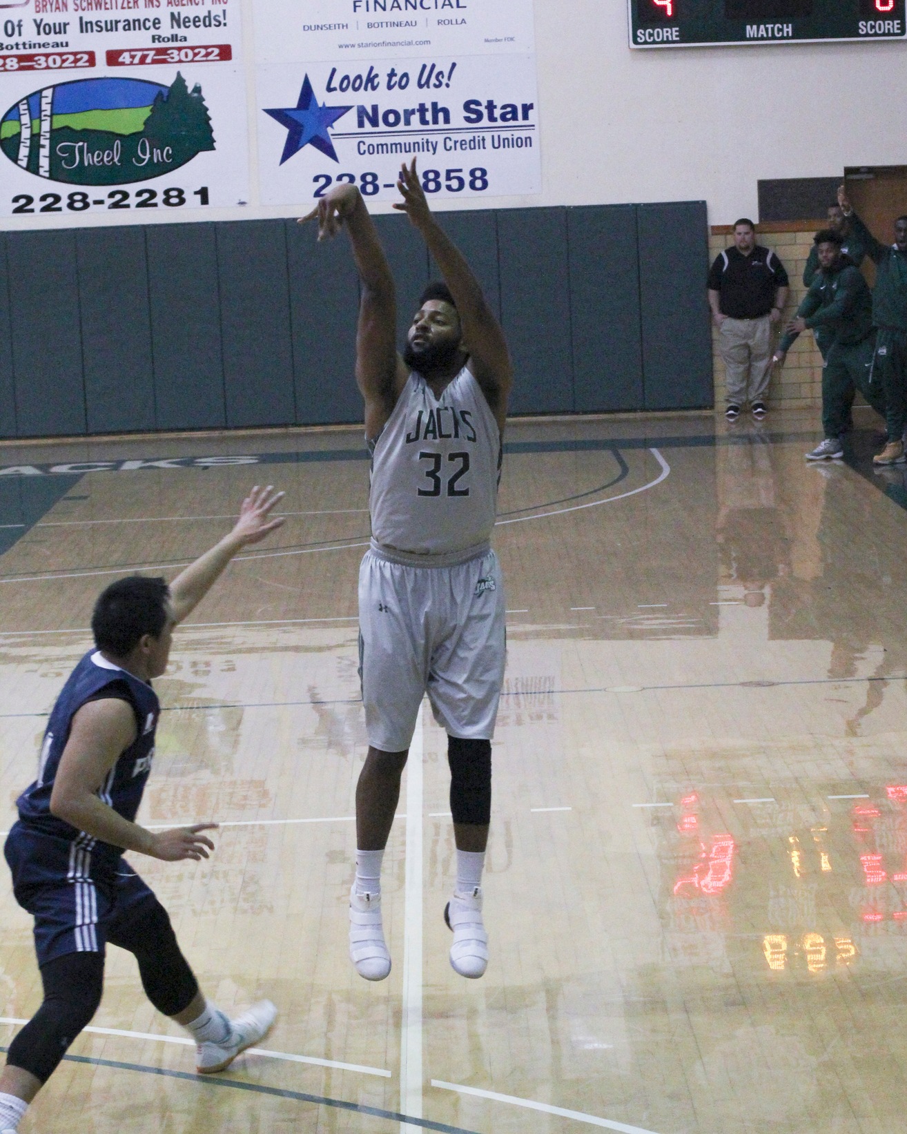 Men's Basketball Earns Two Wins Over the Weekend